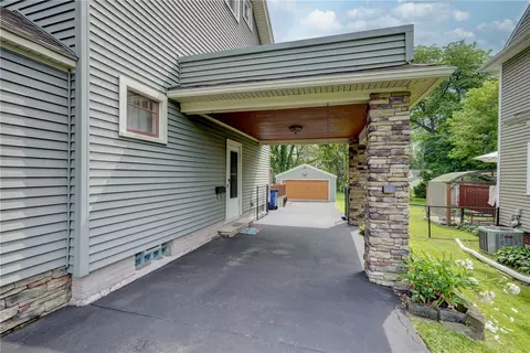 Exterior - 178 Kiniry Dr, Irondequoit, NY 14609 photo 2 of 11