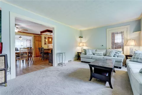 Living - 178 Kiniry Dr, Irondequoit, NY 14609 photo 2 of 3
