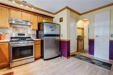Kitchen - 178 Kiniry Dr, Irondequoit, NY 14609 photo 3 of 5