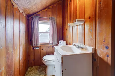 Bath - 178 Kiniry Dr, Irondequoit, NY 14609 photo 3 of 3