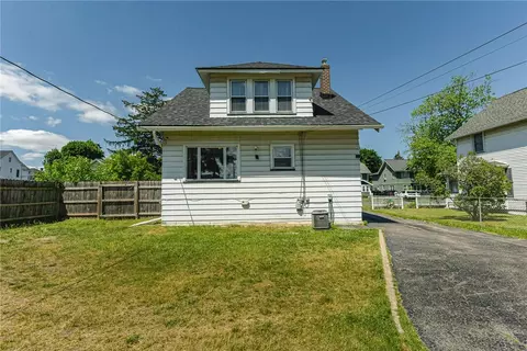 Exterior - 32 Walzer Rd, Irondequoit, NY 14622 photo 3 of 5