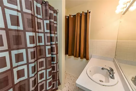 Bath - 32 Walzer Rd, Irondequoit, NY 14622 photo 2 of 4