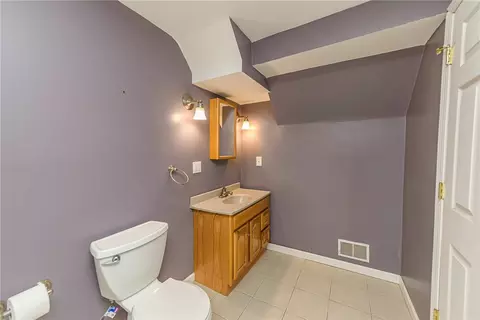 Bath - 32 Walzer Rd, Irondequoit, NY 14622 photo 3 of 4