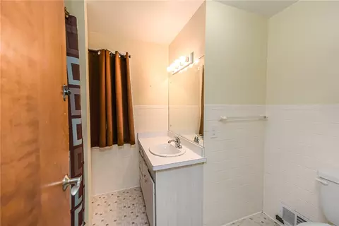 Bath - 32 Walzer Rd, Irondequoit, NY 14622 photo 1 of 4