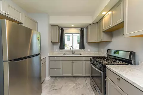 Kitchen - 32 Walzer Rd, Irondequoit, NY 14622 photo 4 of 6