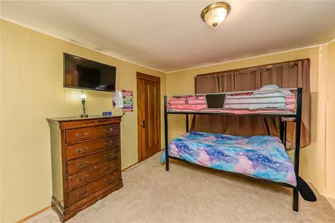 Bedroom - 32 Walzer Rd, Irondequoit, NY 14622 photo 2 of 4