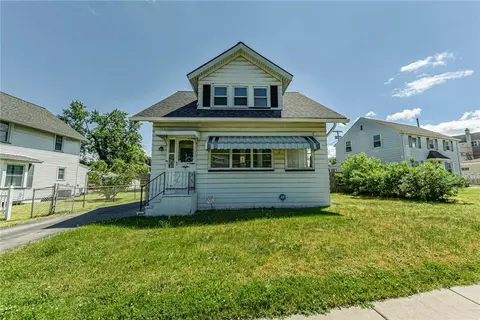 32 Walzer Rd, Irondequoit, NY 14622