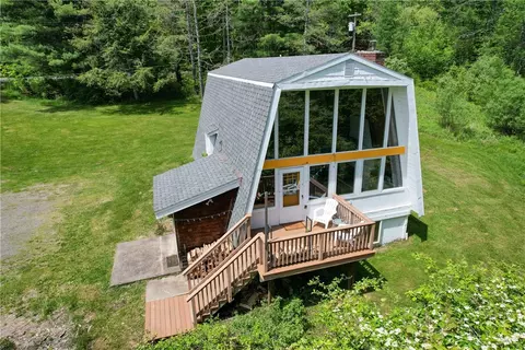 1324 W Settlement Rd, Roxbury, NY 12474