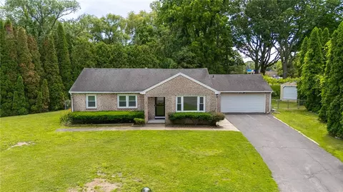 10 Mascot Dr, Greece, NY 14626