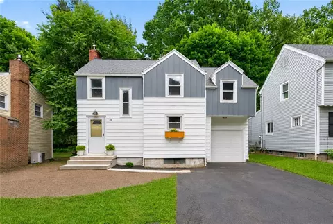 39 Stonecliff Dr, Greece, NY 14616