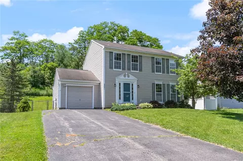 3331 Eagles Roost Ln, Macedon, NY 14502