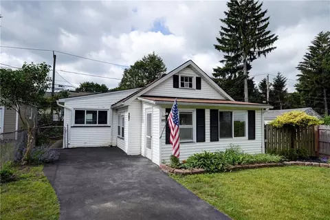 197 Brayton Rd, Greece, NY 14616