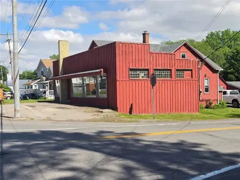 8392 Ridge Rd, Hartland, NY 14067
