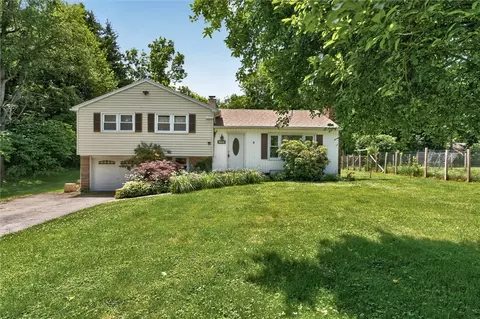 115 Crescent Rd, Perinton, NY 14450