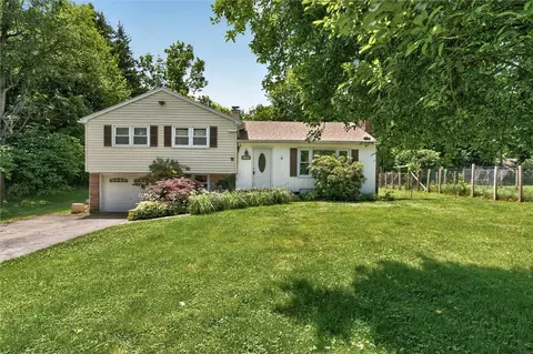 115 Crescent Rd, Perinton, NY 14450