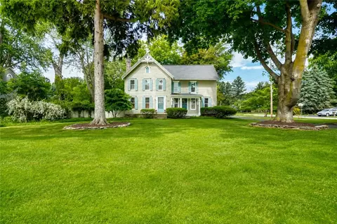 1479 Creek St, Rochester, NY 14625