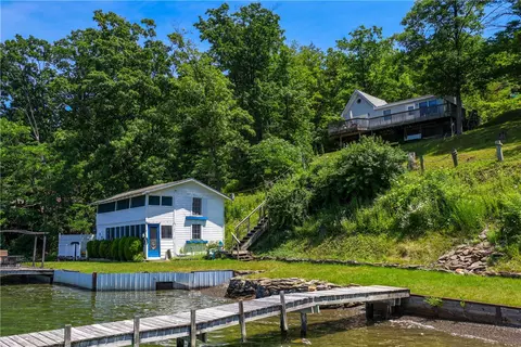 10980-10989 E Lake Rd, Urbana, NY 14840