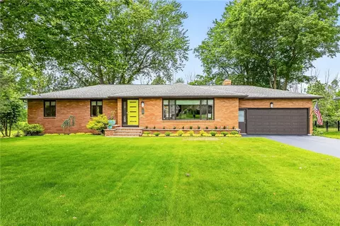 195 Locust Hill Dr, Rochester, NY 14618