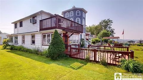 2472 Lakeside Dr, Busti, NY 14710