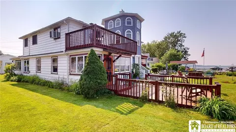 2472 Lakeside Dr, Busti, NY 14710
