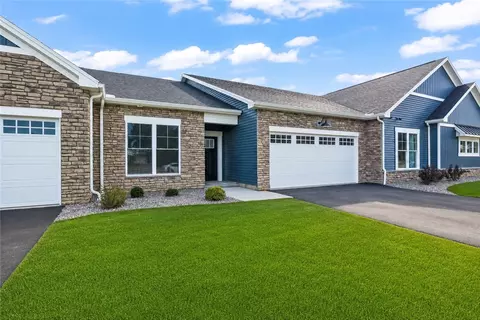 105 Cedarway Cir #411, Webster, NY 14580