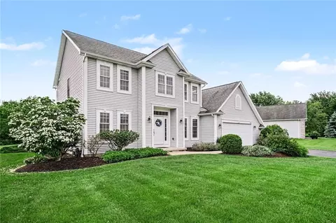 1032 Castle Bridge Xing, Webster, NY 14580