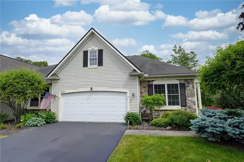 1037 Chapelhill Dr, Victor, NY 14564
