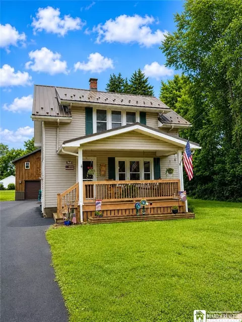 76 Ivory St, Carroll, NY 14738