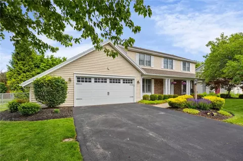 51 Black Spruce Ct, Greece, NY 14616