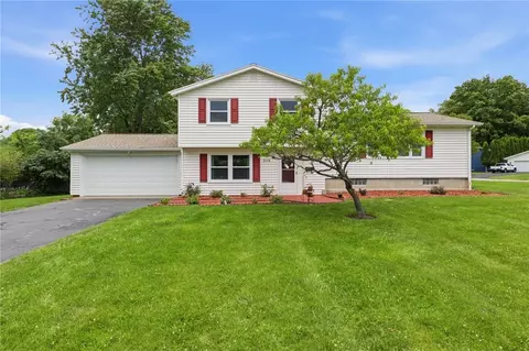 210 Crandon Way, Rochester, NY 14618