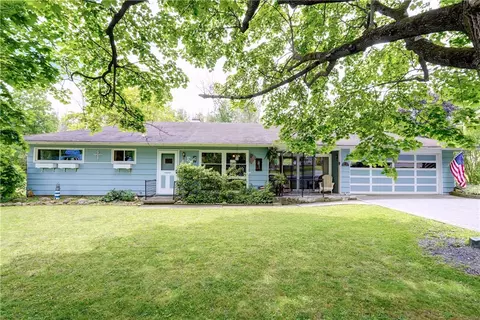 135 Greenhurst St, Geneva, NY 14456