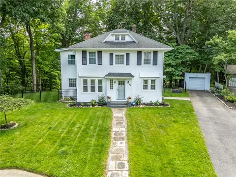 83 Wildmere Rd, Irondequoit, NY 14617