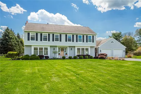 10 Fenimore Dr, Pittsford, NY 14534