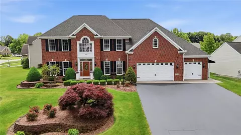 29 Dickinson Xing, Perinton, NY 14450