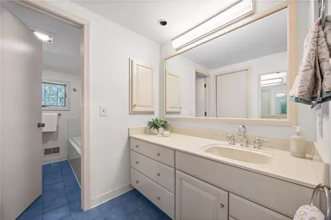 Bath - 575 Thomas Ave, Irondequoit, NY 14617 photo 2 of 4