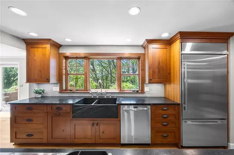 Kitchen - 575 Thomas Ave, Irondequoit, NY 14617 photo 4 of 6