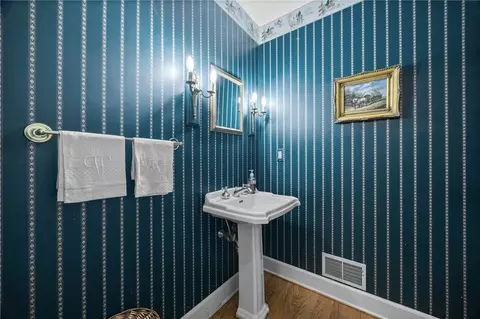 Bath - 575 Thomas Ave, Irondequoit, NY 14617 photo 1 of 4