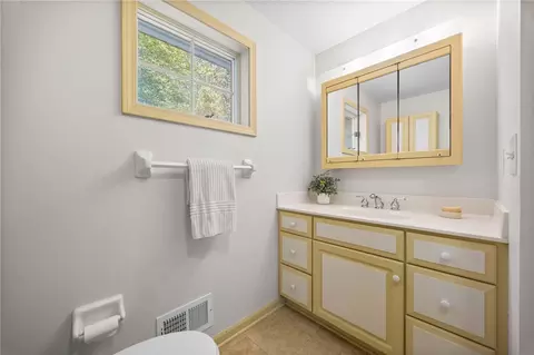 Bath - 575 Thomas Ave, Irondequoit, NY 14617 photo 3 of 4