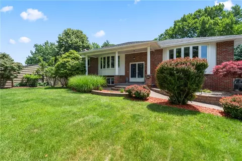 279 Parkview Dr, Rochester, NY 14625