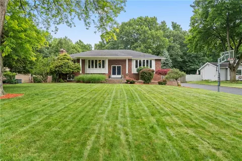 279 Parkview Dr, Rochester, NY 14625