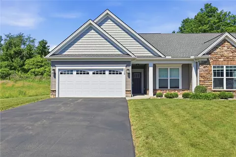 6028 Redfield Dr, Farmington, NY 14425