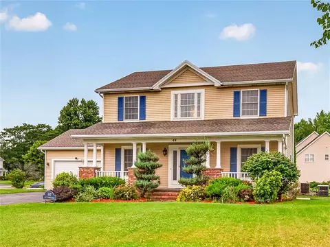 44 Cape Henry Trl, West Henrietta, NY 14586