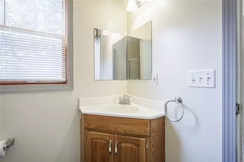 Bath - 79 Bellehurst Dr, Irondequoit, NY 14617 photo 2 of 4