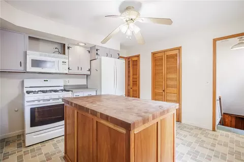 Kitchen - 79 Bellehurst Dr, Irondequoit, NY 14617 photo 5 of 7