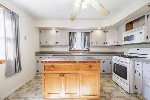 Kitchen - 79 Bellehurst Dr, Irondequoit, NY 14617 photo 6 of 7
