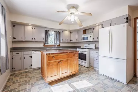 Kitchen - 79 Bellehurst Dr, Irondequoit, NY 14617 photo 2 of 7