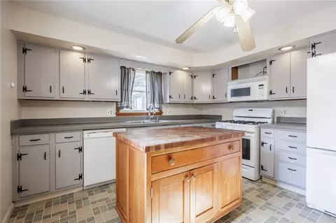 Kitchen - 79 Bellehurst Dr, Irondequoit, NY 14617 photo 4 of 7