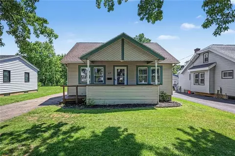 69 Simmons St, Gates, NY 14606