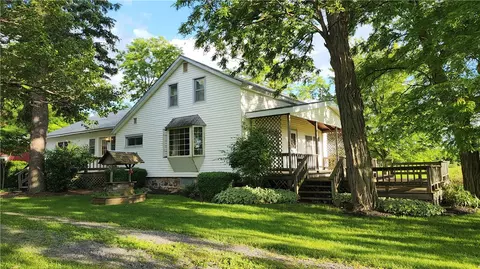 817 Pre Emption Rd S, Benton, NY 14527