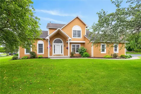 7 Cassandra Cir, Chili, NY 14428